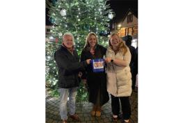 MP switches on lights to Twyford's Tree of Christmas Wishes