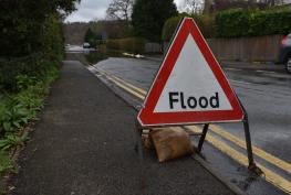 Flood warnings issued on stretches of the River Thames