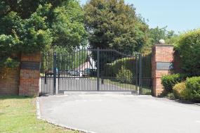 Golf club wins battle over 'unauthorised' greenbelt car park near Burnham Beeches