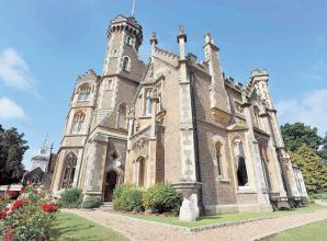 Oakley Court Hotel responds to anonymous review by dissatisfied bride