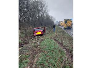 'No serious injuries' after driver crashes off M4 westbound carriageway