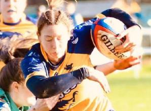 Mueller bows out with late score as Hawks triumph