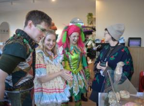 Panto cast in surprise visit to independents