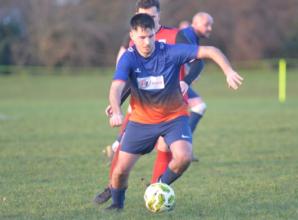 Wigmore brace helps Wargrave close gap on league leaders