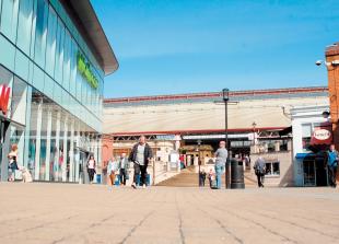 Windsor shoppers warned against using ‘dangerous’ lift after man gets trapped