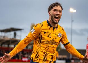 Makowski’s late lob seals Slough Town's triumph over the Romans Makowski’s late lob seals Slough Town's triumph over the Romans