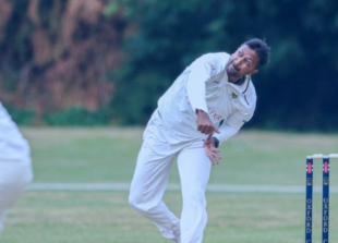 Slough bowl their way to crucial win over Oxford as title race goes to the wire