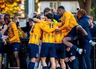Drakes-Thomas strikes at the death as Slough Town edge FA Cup thriller