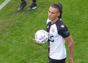 Carter strike ends Maidenhead's winning run as Eastbourne stun the Magpies