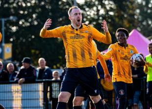 Davies eyes Worthing return after missing Slough Town's draw with Horsham Davies eyes Worthing return after missing Slough Town's draw with Horsham