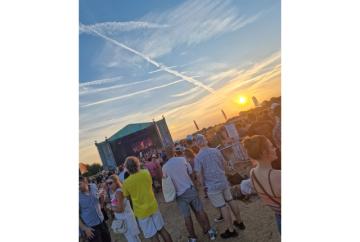 Thousands descend on Windsor Racecourse for Summertime Live