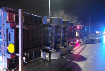 Overnight road closure expected as lorry overturns on M4 near Maidenhead junction