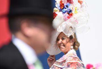 Racegoers treated to glorious sunshine at Royal Ascot