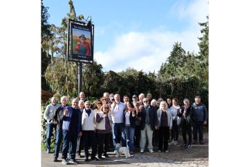 New sign unveiled outside historic Cookham Dean pub The Jolly Farmer