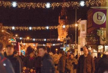 Christmas cheer returns as Marlow hosts traditional late-night event