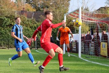 First-half frenzy sees Flackwell Heath throw away&nbsp;3-0 lead at Thame United