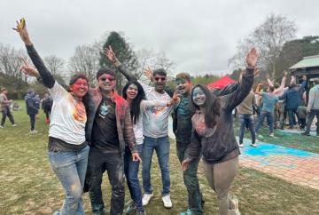 Holi 2026: Hundreds celebrate in colour across Maidenhead