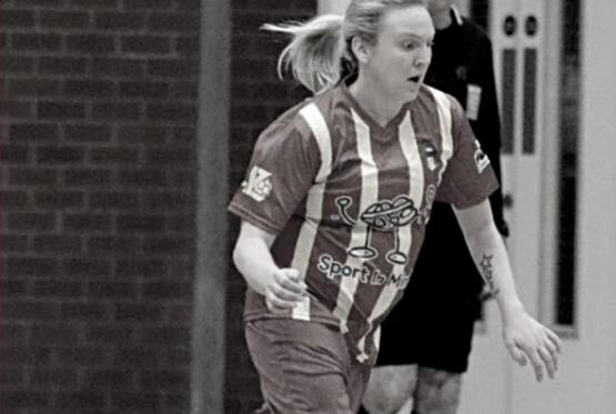 Minute's applause honours former AFC Totton and Maidenhead United player Kath Heath Minute's applause honours former AFC Totton and Maidenhead United player Kath Heath