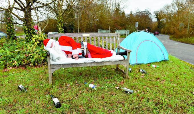 Anonymous artist Impro delivers a sleeping Santa to Sonning 