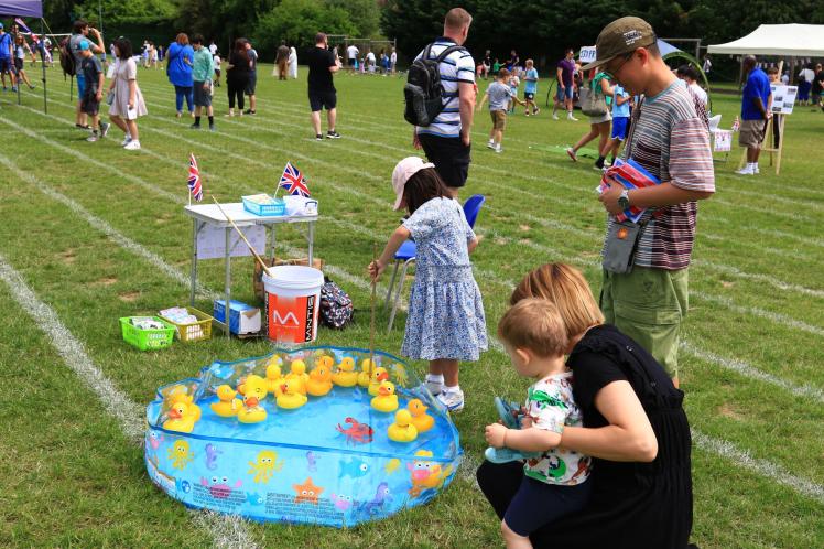 Hundreds enjoy attractions at Furze Platt Infant and Junior Schools ...