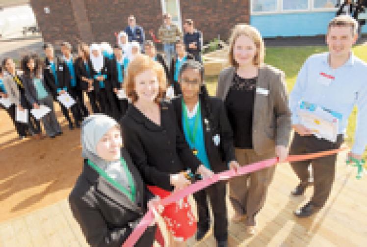 Outdoor café opens up at Baylis Court School