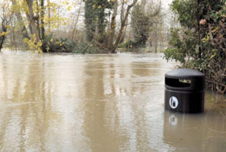 LIVE BLOG: Floods hit Berkshire and Buckinghamshire