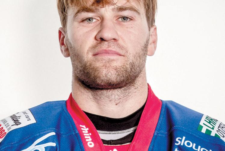 Slough Jets star Kieras agrees to stay another year