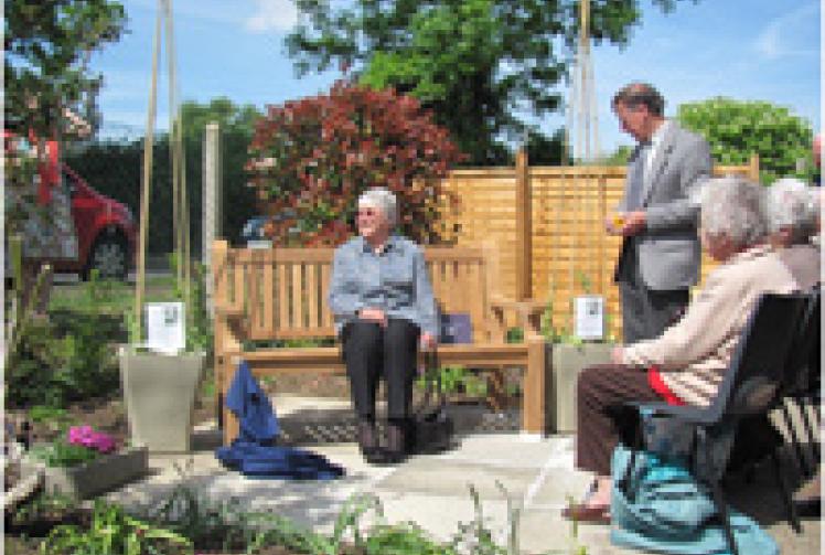 Memorial bench dedicated to Les Moody 