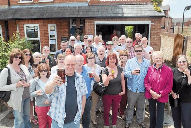 Golden Harp campaigners open 'pop up pub' 