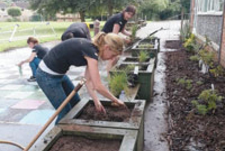 Wessex Primary School transformed by volunteers from mobile firm 3