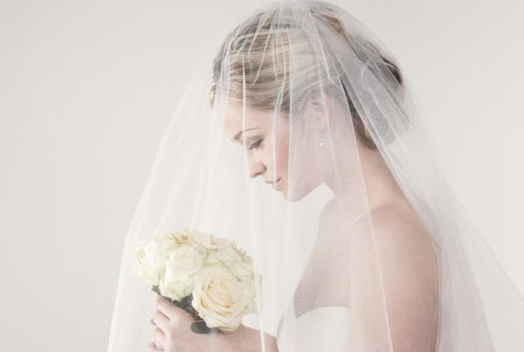 Foolproof guide to choosing and wearing a wedding veil