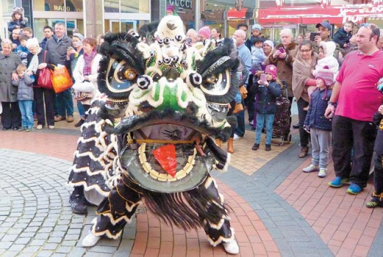 Lion dance parades down High Street for Chinese New Year - Maidenhead