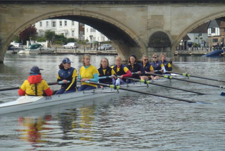 Eton rowers raise cash for hospice service