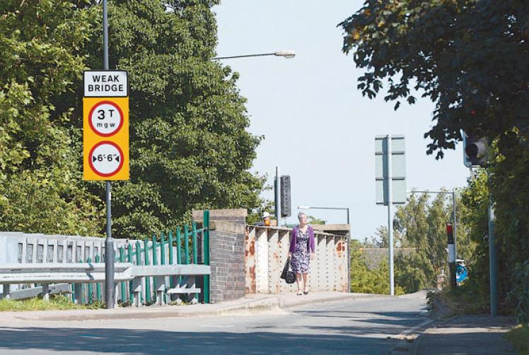 Changes to bridge over railway line in Highfield Lane discussed by Royal Borough