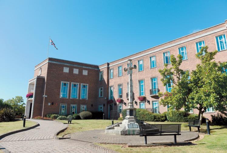 Councillors lock horns over future of Maidenhead Town Hall