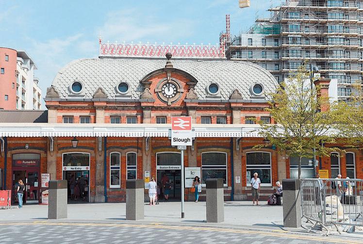 Teenager threatened with knife and 'bottle of acid' at Slough Railway Station 