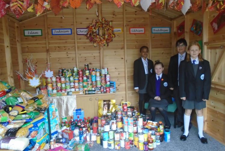 Colnbrook Primary donates to Slough Foodbank for harvest festival