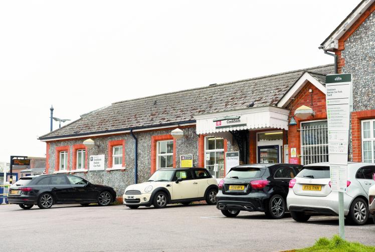 Council votes against block of flats by Cookham station