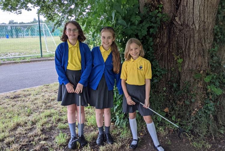 Charvil youngsters litter picking to fundraise for new school sensory garden 
