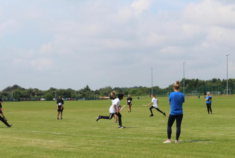 Maidenhead school breaks world record for most people playing rounders