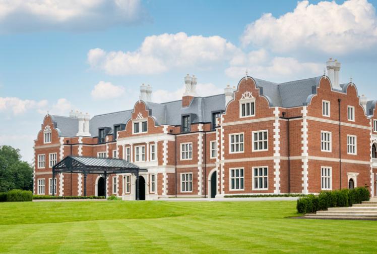 New luxury hotel Windsor Fairmont Park unveiled by Sir Cliff Richard 
