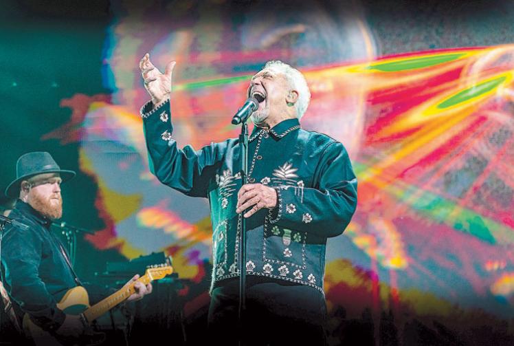 Tom Jones to play Newbury Racecourse in the summer