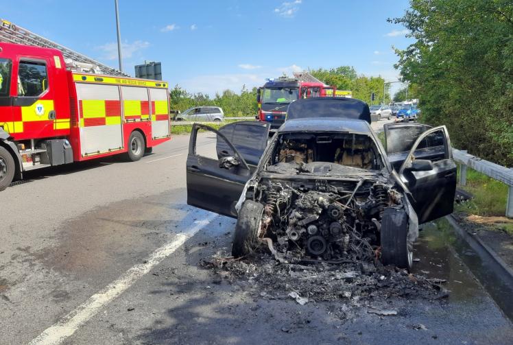 BMW 'destroyed' in car fire on A404 near Maidenhead