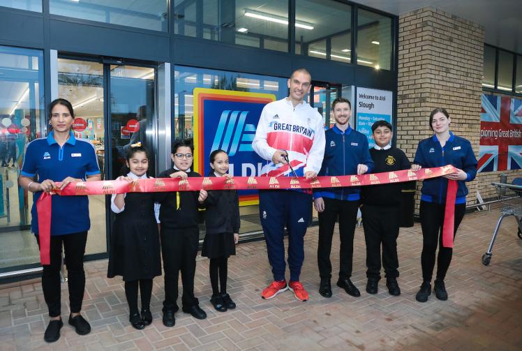 Olympic rower joins school pupils to mark grand opening of Slough Aldi 
