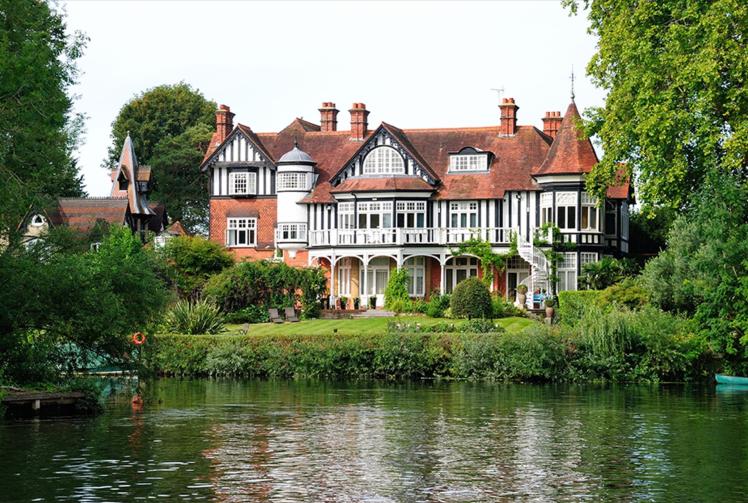 Grade II listed Maidenhead River Arts Club sells for £3.6m 
