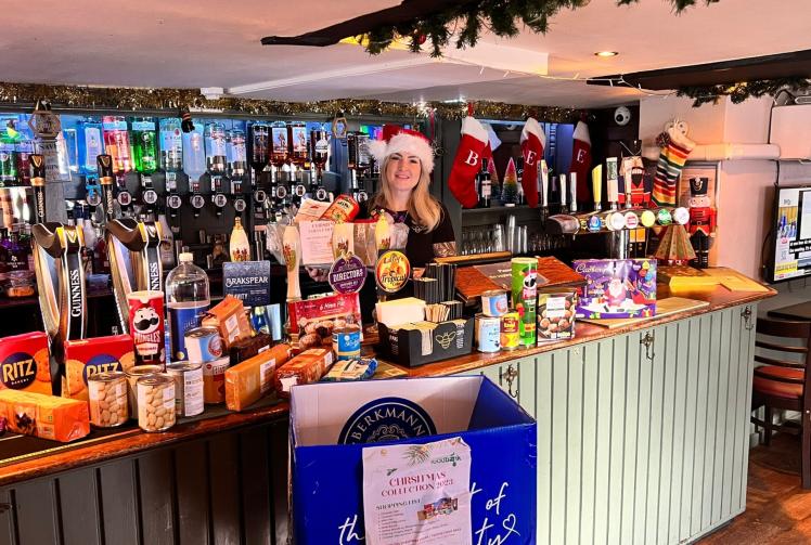 Burnham's The Bee pub donates to Slough Food Bank 