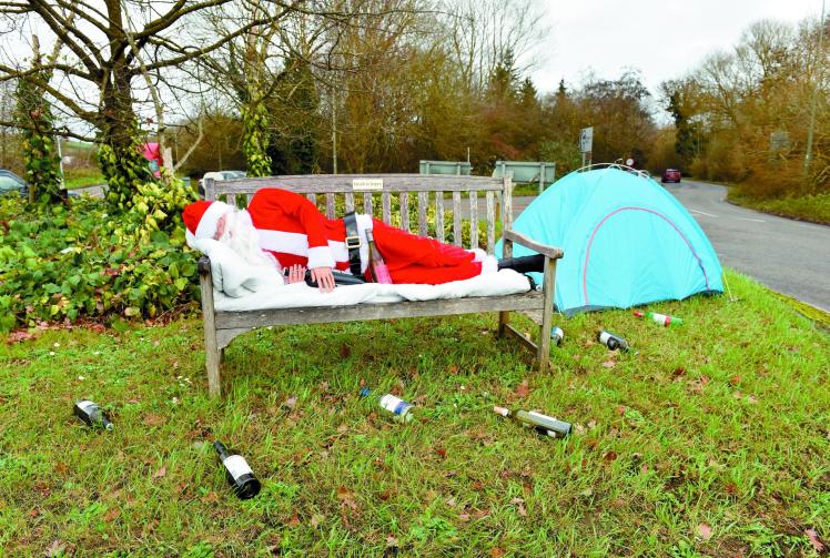 Anonymous artist Impro delivers a sleeping Santa to Sonning 