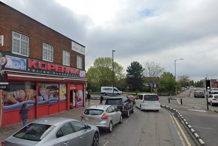 Slough teen threatened with stabbing in Farnham Road robbery