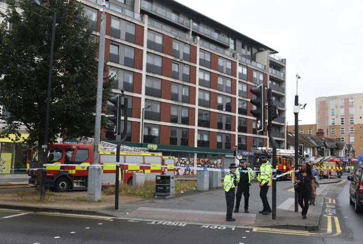 Grenfell-style cladding fitted to Slough High Street flats which caught fire