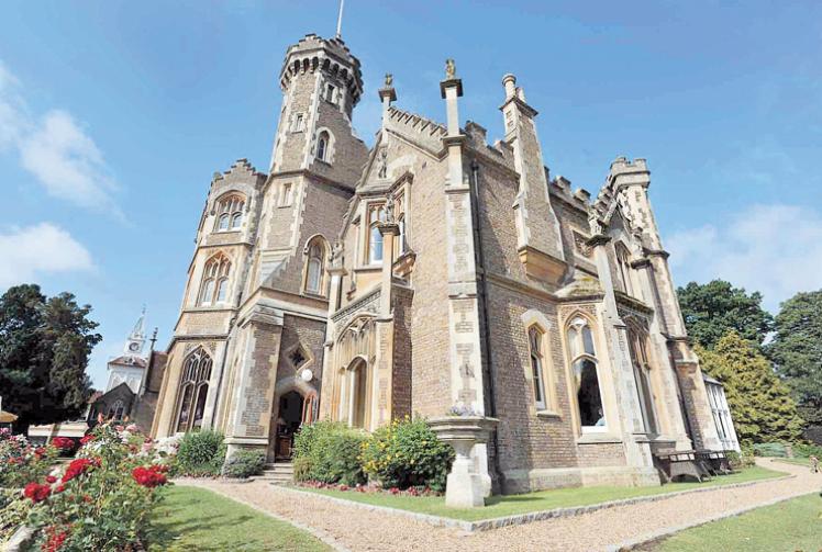 Padel and pickleball courts plans give 'competitive advantage' to Oakley Court Hotel